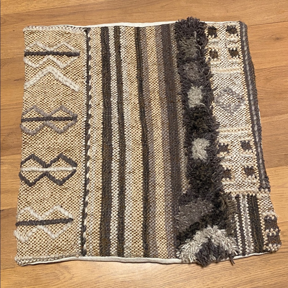 Custom Handmade Hooked Rug Pillow Cover - Picture 4 of 4